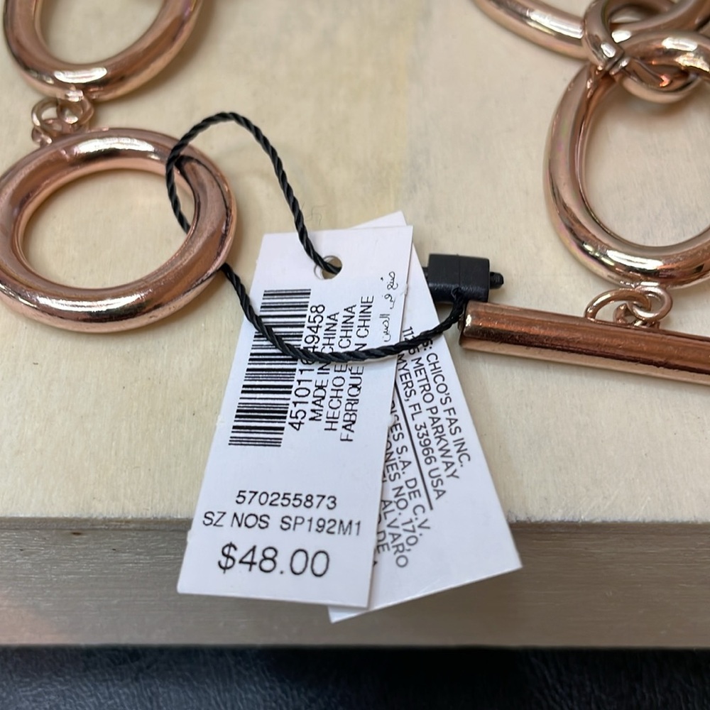 NWT White House Black Market rose gold color link toggle clasp bracelet - Picture 4 of 5